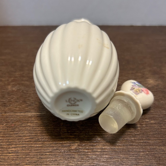 Vintage Porcelain Lenox Perfume Bottle with Heart Shaped Top - Picture 3 of 4